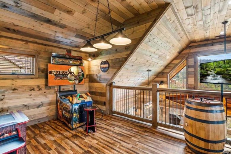 5 Benefits of Staying in a Pigeon Forge Cabin with Arcade Games
